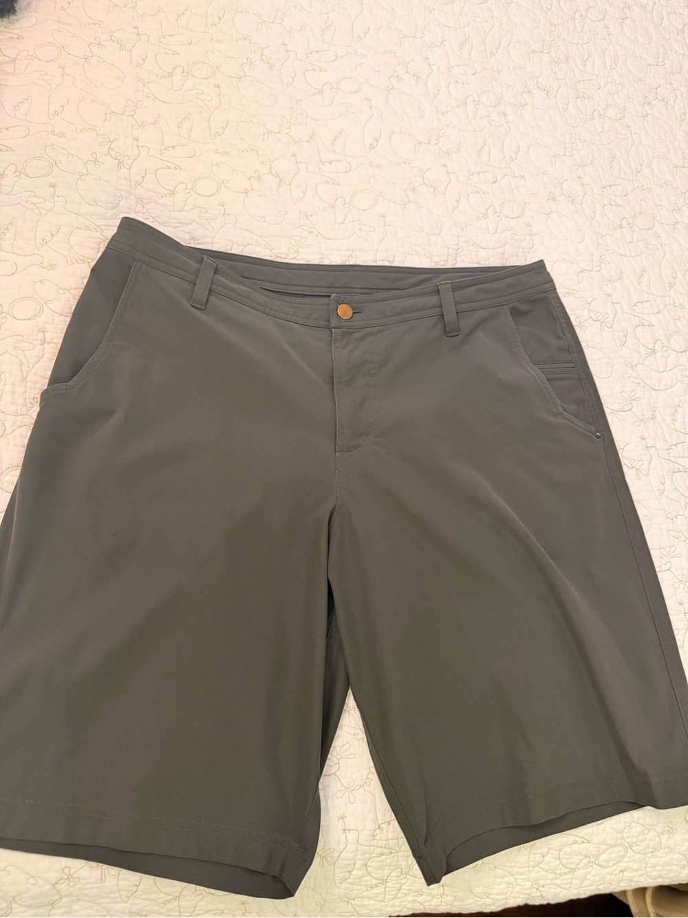 Men's Lululemon gray ABC/Commission shorts size 38